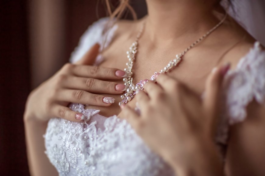The Art of Choosing Wedding Jewelry: Elevate Your Bridal Look